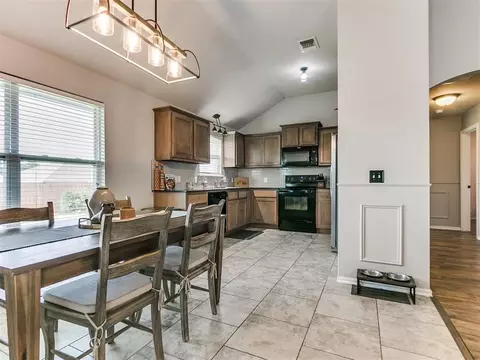 Dining - 524 Talon Dr, Norman, OK 73072 photo 3 of 5