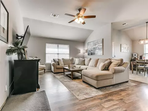 Living - 524 Talon Dr, Norman, OK 73072 photo 1 of 4
