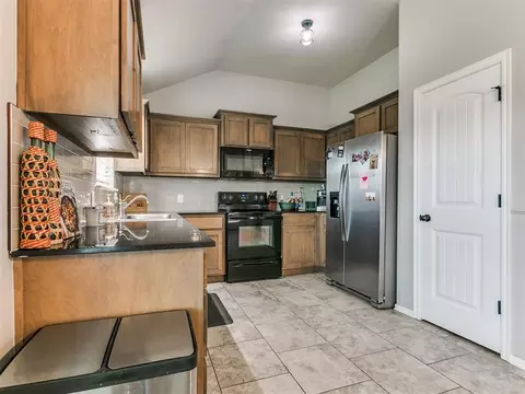 Kitchen - 524 Talon Dr, Norman, OK 73072 photo 1 of 6