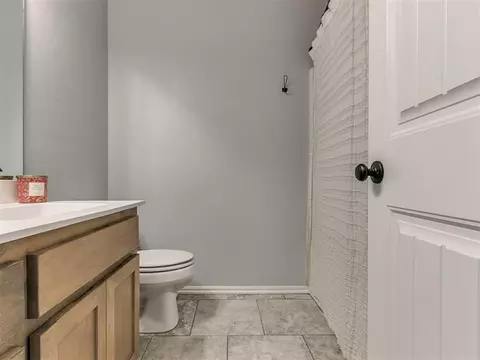 Bath - 524 Talon Dr, Norman, OK 73072 photo 5 of 6