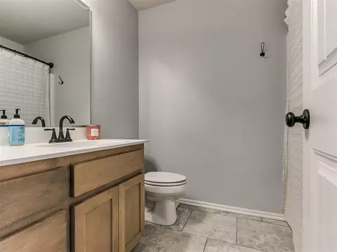 Bath - 524 Talon Dr, Norman, OK 73072 photo 4 of 6