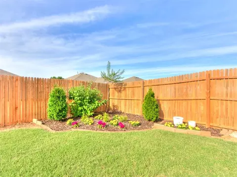 Exterior - 524 Talon Dr, Norman, OK 73072 photo 5 of 8