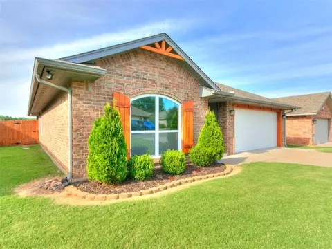 Exterior - 524 Talon Dr, Norman, OK 73072 photo 2 of 8