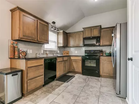 Kitchen - 524 Talon Dr, Norman, OK 73072 photo 2 of 6