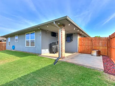 Exterior - 524 Talon Dr, Norman, OK 73072 photo 4 of 8