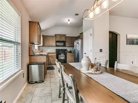 Dining - 524 Talon Dr, Norman, OK 73072 photo 4 of 5