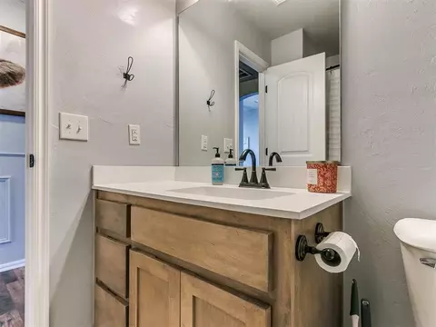 Bath - 524 Talon Dr, Norman, OK 73072 photo 6 of 6