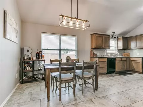 Dining - 524 Talon Dr, Norman, OK 73072 photo 1 of 5