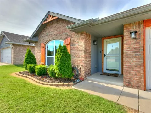 Exterior - 524 Talon Dr, Norman, OK 73072 photo 3 of 8
