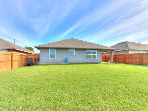 Exterior - 524 Talon Dr, Norman, OK 73072 photo 6 of 8