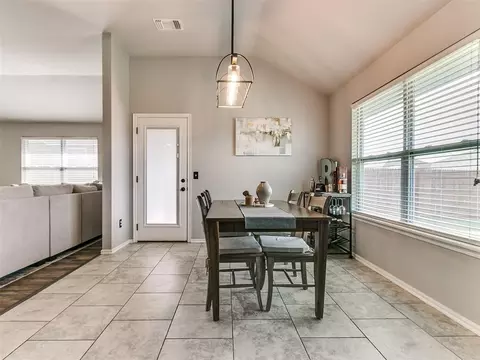 Dining - 524 Talon Dr, Norman, OK 73072 photo 2 of 5