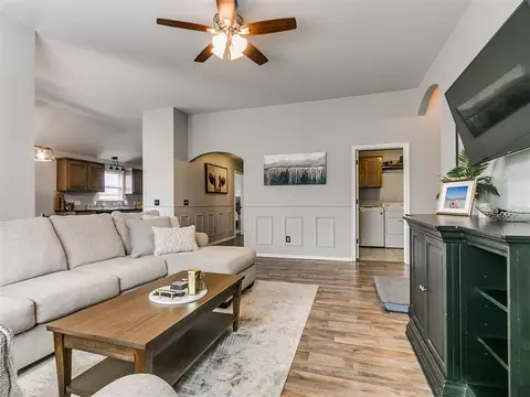 Living - 524 Talon Dr, Norman, OK 73072 photo 4 of 4