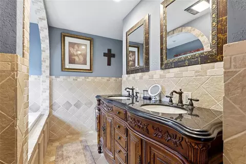 Bath - 110578 S 4183 Rd, Checotah, OK 74426 photo 1 of 4