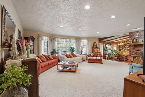Living - 202 Whiteshield St, Hammon, OK 73650 photo 1 of 4