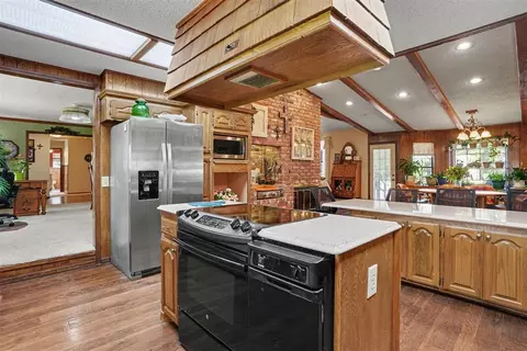Kitchen - 202 Whiteshield St, Hammon, OK 73650 photo 4 of 4