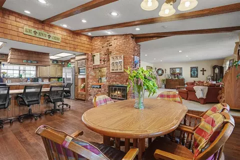 Dining - 202 Whiteshield St, Hammon, OK 73650 photo 2 of 3