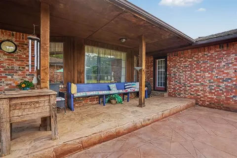 Exterior - 202 Whiteshield St, Hammon, OK 73650 photo 8 of 14