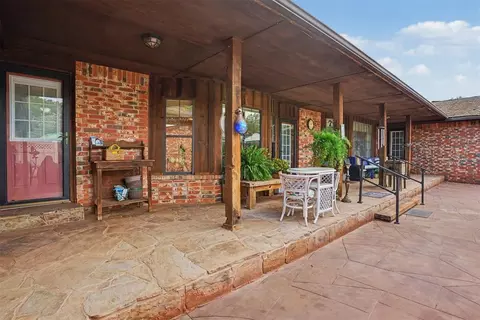 Exterior - 202 Whiteshield St, Hammon, OK 73650 photo 9 of 14