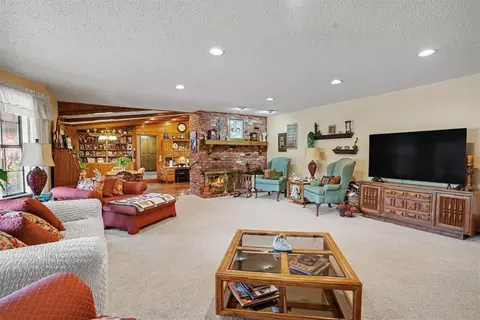Living - 202 Whiteshield St, Hammon, OK 73650 photo 3 of 4