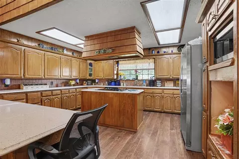Kitchen - 202 Whiteshield St, Hammon, OK 73650 photo 3 of 4