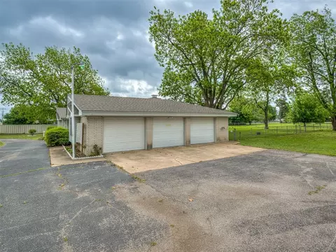 Exterior - 508 E Main St, Tuttle, OK 73089 photo 3 of 10