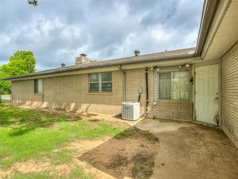 Exterior - 508 E Main St, Tuttle, OK 73089 photo 5 of 10