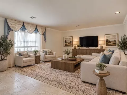 Living - 508 E Main St, Tuttle, OK 73089 photo 4 of 4