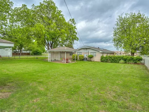 Exterior - 508 E Main St, Tuttle, OK 73089 photo 6 of 10