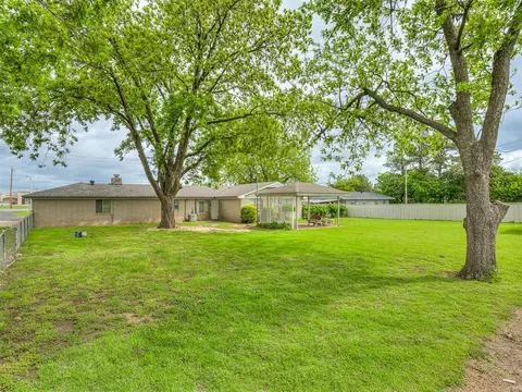 Exterior - 508 E Main St, Tuttle, OK 73089 photo 8 of 10