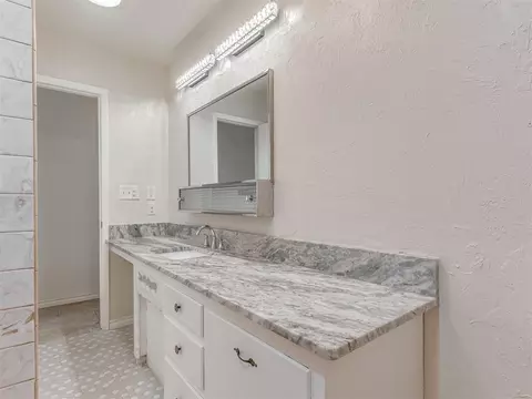 Bath - 508 E Main St, Tuttle, OK 73089 photo 6 of 6