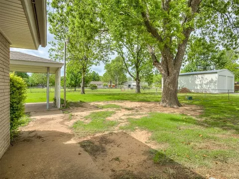 Exterior - 508 E Main St, Tuttle, OK 73089 photo 4 of 10