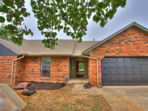 1032 Harrison St, Harrah, OK 73045