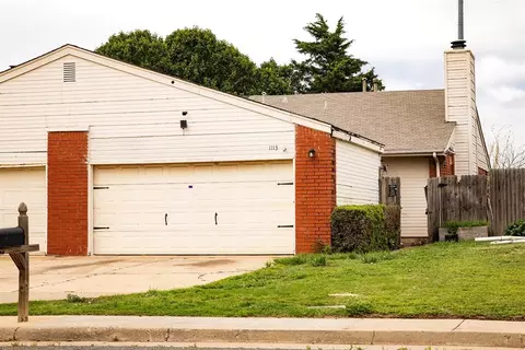 1113 Swan Lake Rd, Edmond, OK 73003