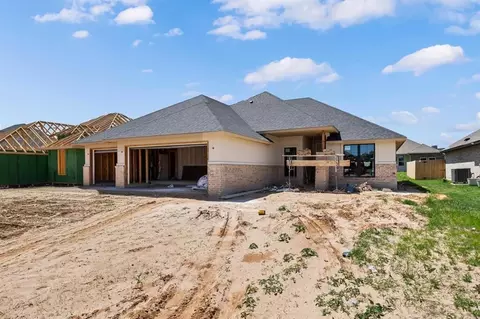 5009 Vine Cliff Rd, Mustang, OK 73064