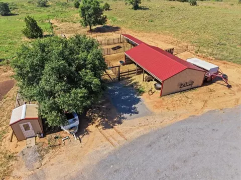 17920 E 1150 Rd, Sayre, OK 73662