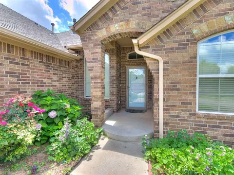 12824 NW 6th St, Yukon, OK 73099
