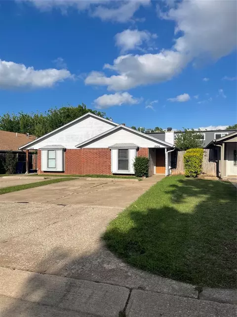 1906 Christie Dr, Midwest City, OK 73110