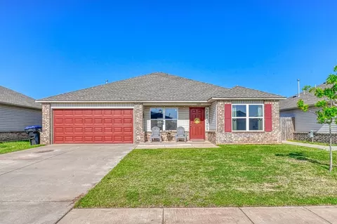 1400 Peridot Ln, Noble, OK 73068