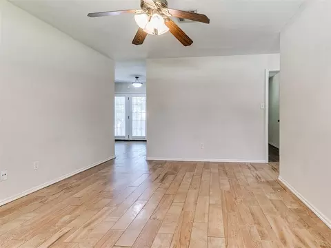 Living - 2017 Elmhurst Dr, Norman, OK 73071 photo 2 of 2
