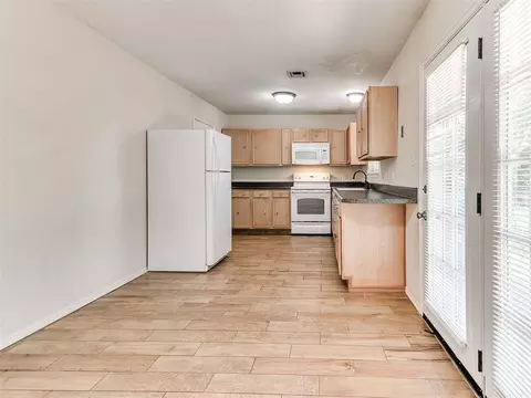 Kitchen - 2017 Elmhurst Dr, Norman, OK 73071 photo 1 of 5
