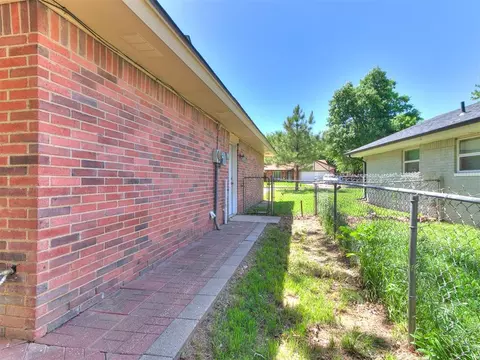 Exterior - 2017 Elmhurst Dr, Norman, OK 73071 photo 2 of 4