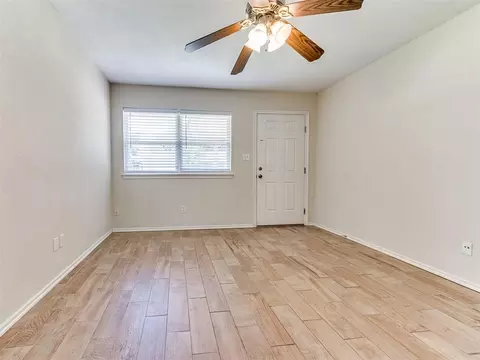 Living - 2017 Elmhurst Dr, Norman, OK 73071 photo 1 of 2