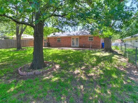 Exterior - 2017 Elmhurst Dr, Norman, OK 73071 photo 3 of 4