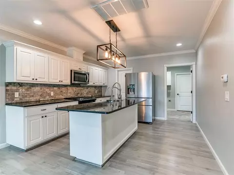 208 E Broadway Ave, Kingfisher, OK 73750