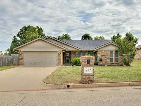 712 N Edgewood Ter, Mustang, OK 73064