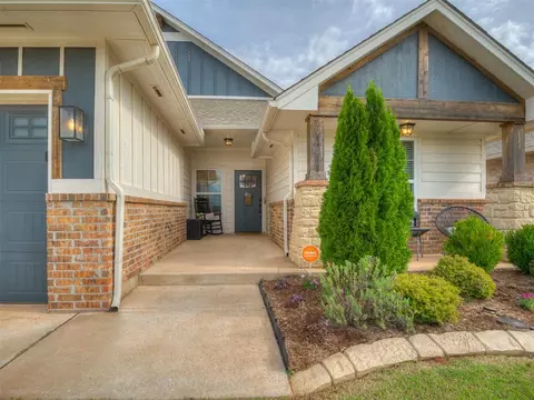 2709 SE 20th Cir, Moore, OK 73160