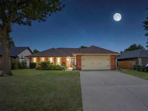 108 W Parkland Dr, Yukon, OK 73099