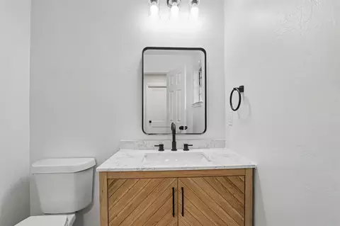 Bath - 210 E Vida Way, Norman, OK 73069 photo 3 of 3