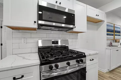Kitchen - 210 E Vida Way, Norman, OK 73069 photo 2 of 2