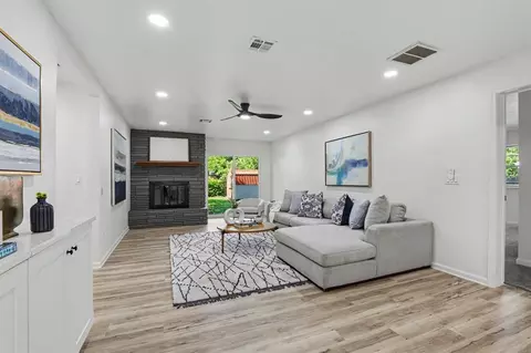 Living - 210 E Vida Way, Norman, OK 73069 photo 2 of 3
